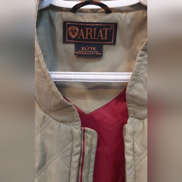 Ariat equestrian quilted vest - Picture 14 of 16